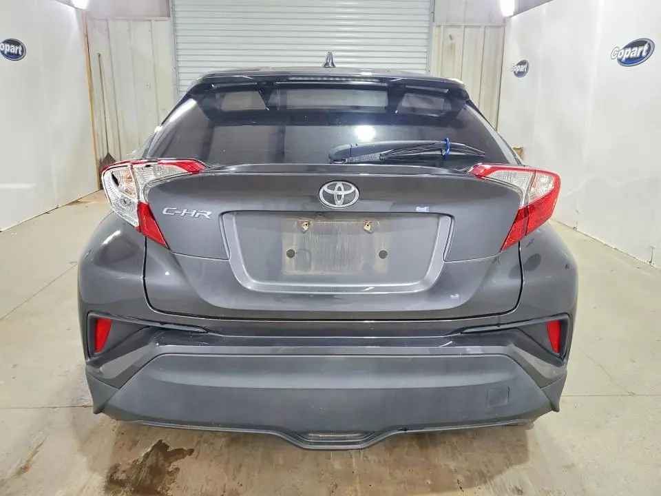 2021 TOYOTA C-HR XLE  