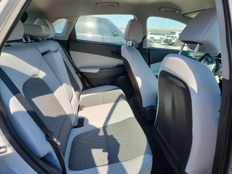 2022 HYUNDAI KONA SE  