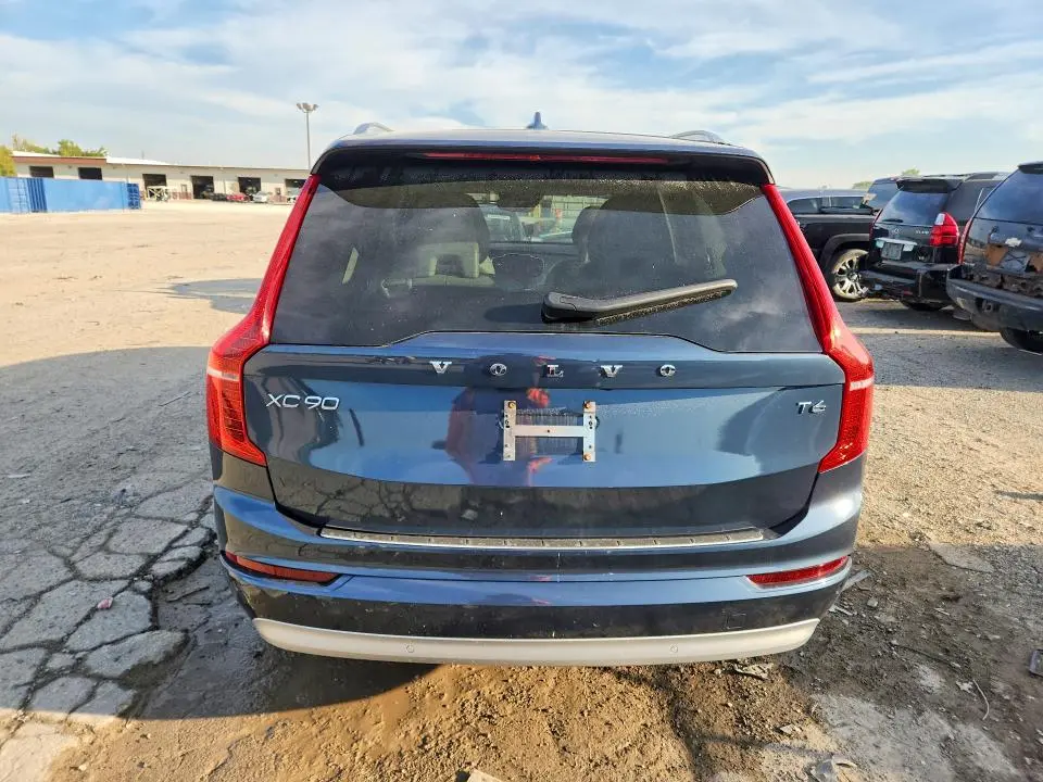 2022 VOLVO XC90 T6 MOMENTUM  