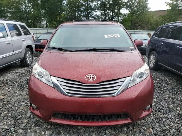 2016 TOYOTA SIENNA XLE