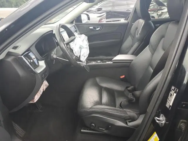 2020 VOLVO XC60 T6 MOMENTUM  