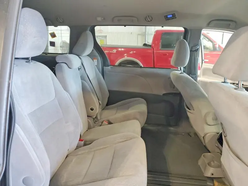 2015 TOYOTA SIENNA LE  
