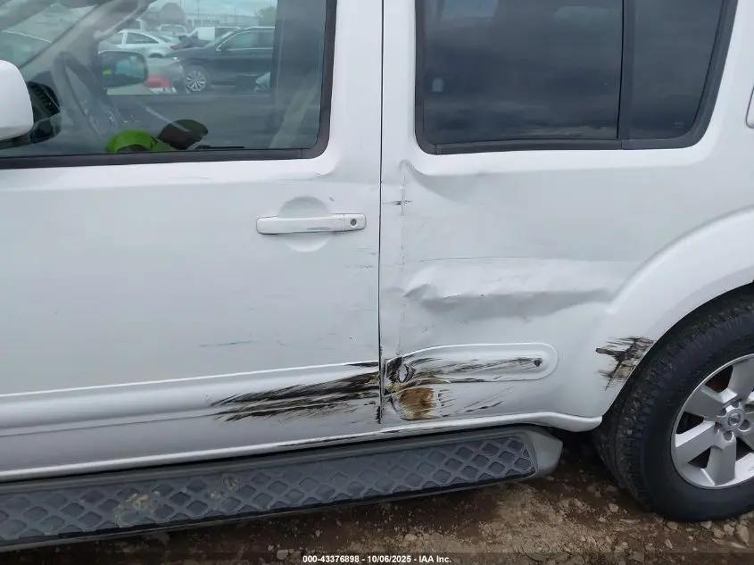 2012 NISSAN PATHFINDER SV