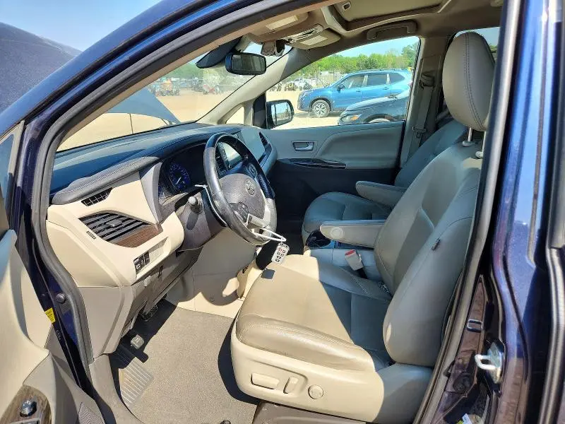2020 TOYOTA SIENNA XLE PREMIUM 8-PASSENGER  