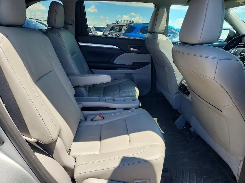 2017 TOYOTA HIGHLANDER XLE  