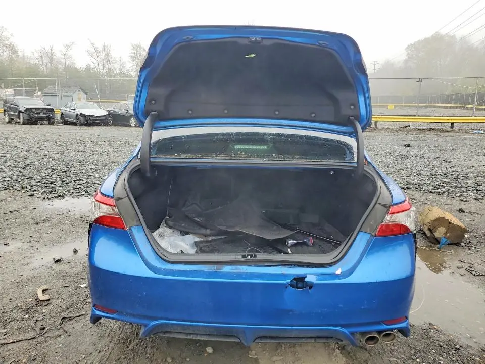 2018 TOYOTA CAMRY SE  
