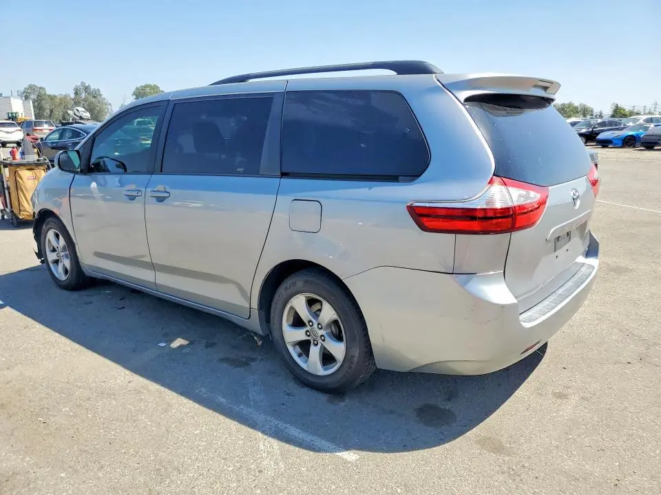 2017 TOYOTA SIENNA LE  