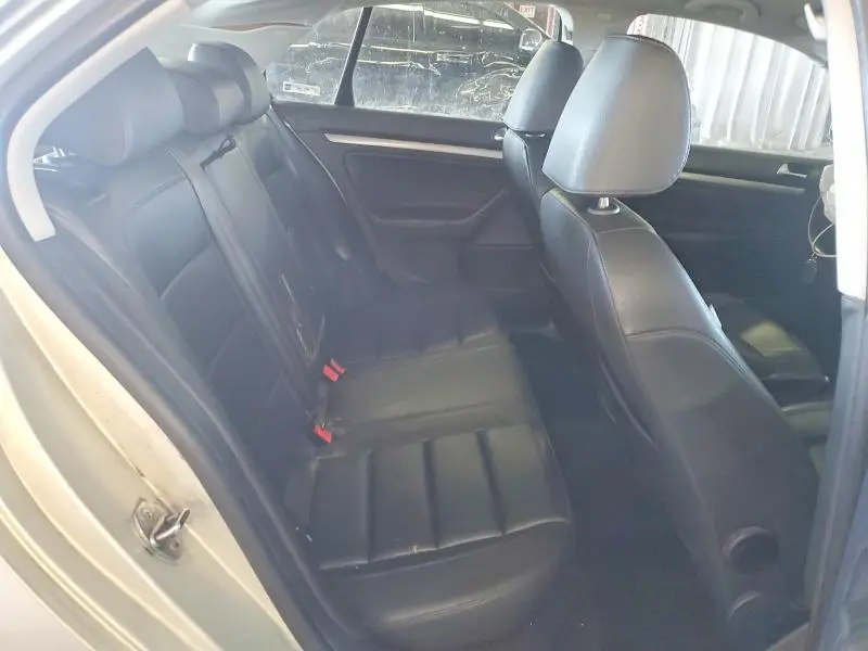 2010 VOLKSWAGEN JETTA SE  