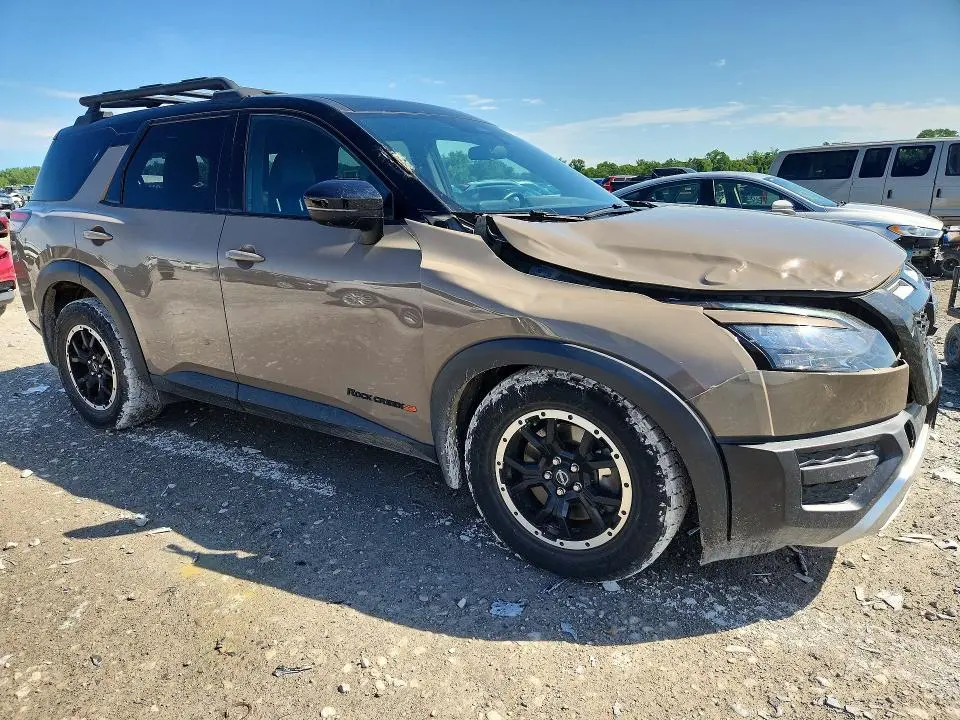 2023 NISSAN PATHFINDER SV  