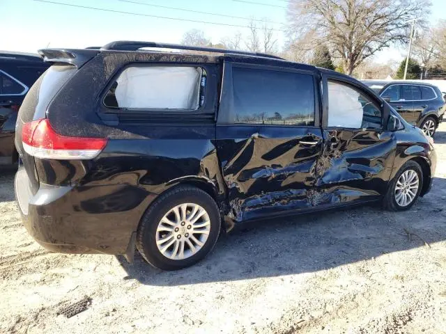 2012 TOYOTA SIENNA XLE  