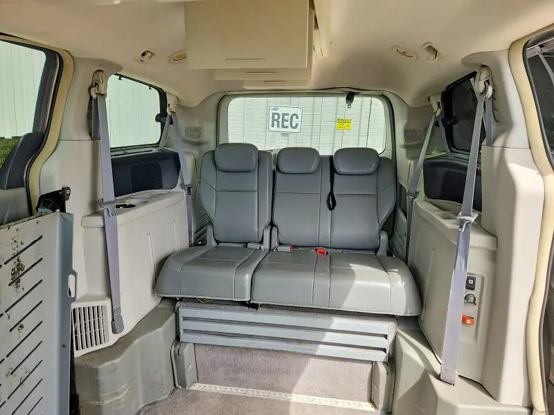 2010 VOLKSWAGEN ROUTAN SE  