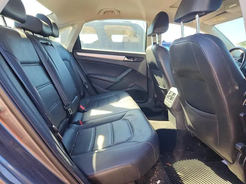 2013 VOLKSWAGEN PASSAT SE  