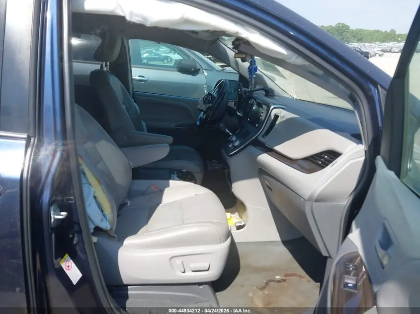 2019 TOYOTA SIENNA XLE 8 PASSENGER