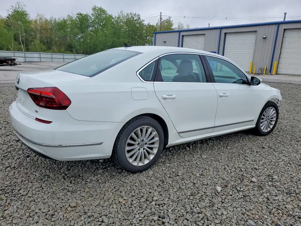 2017 VOLKSWAGEN PASSAT SE  