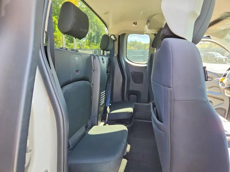 2023 NISSAN FRONTIER S  
