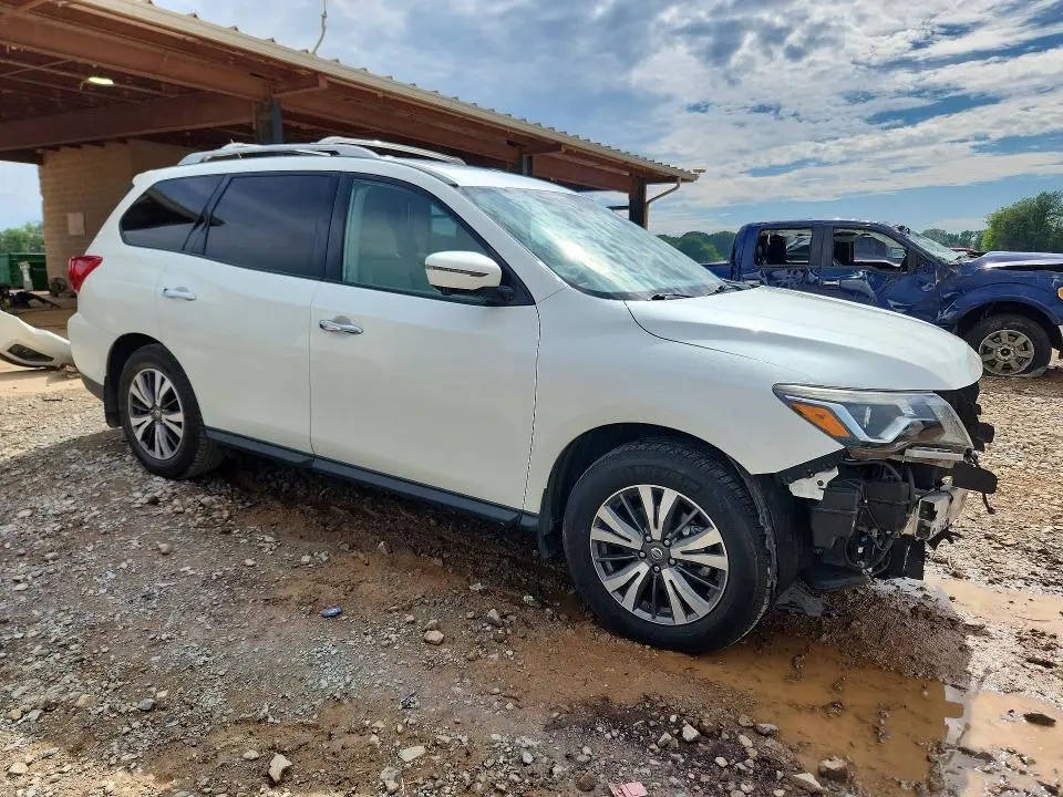 2017 NISSAN PATHFINDER SL  