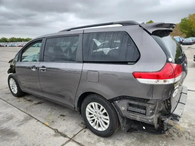 2012 TOYOTA SIENNA XLE  