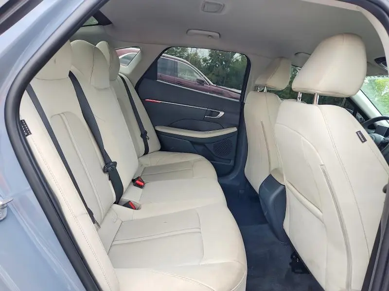 2025 HYUNDAI SONATA SE  