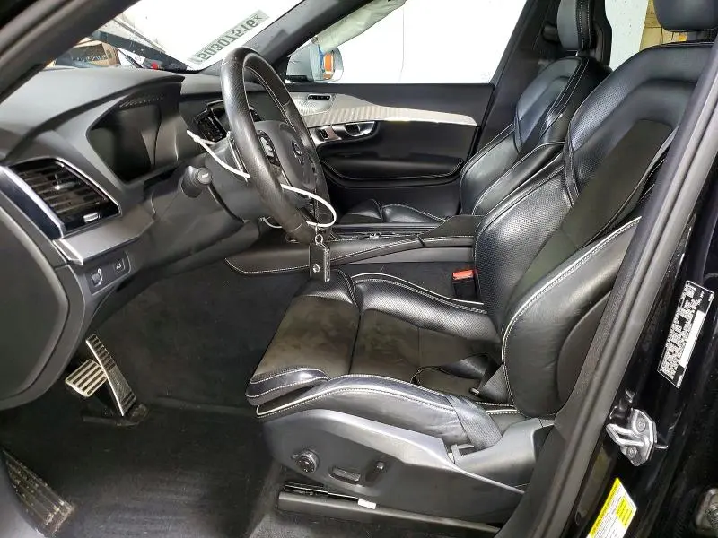 2017 VOLVO XC90 T6  