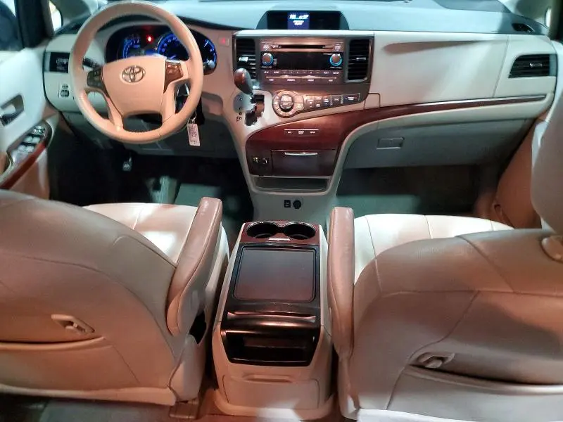2012 TOYOTA SIENNA   