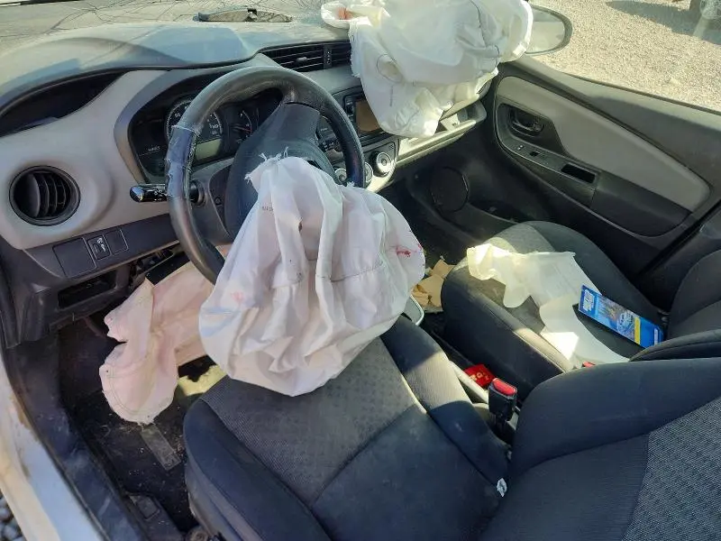 2015 TOYOTA YARIS 5-DOOR L  