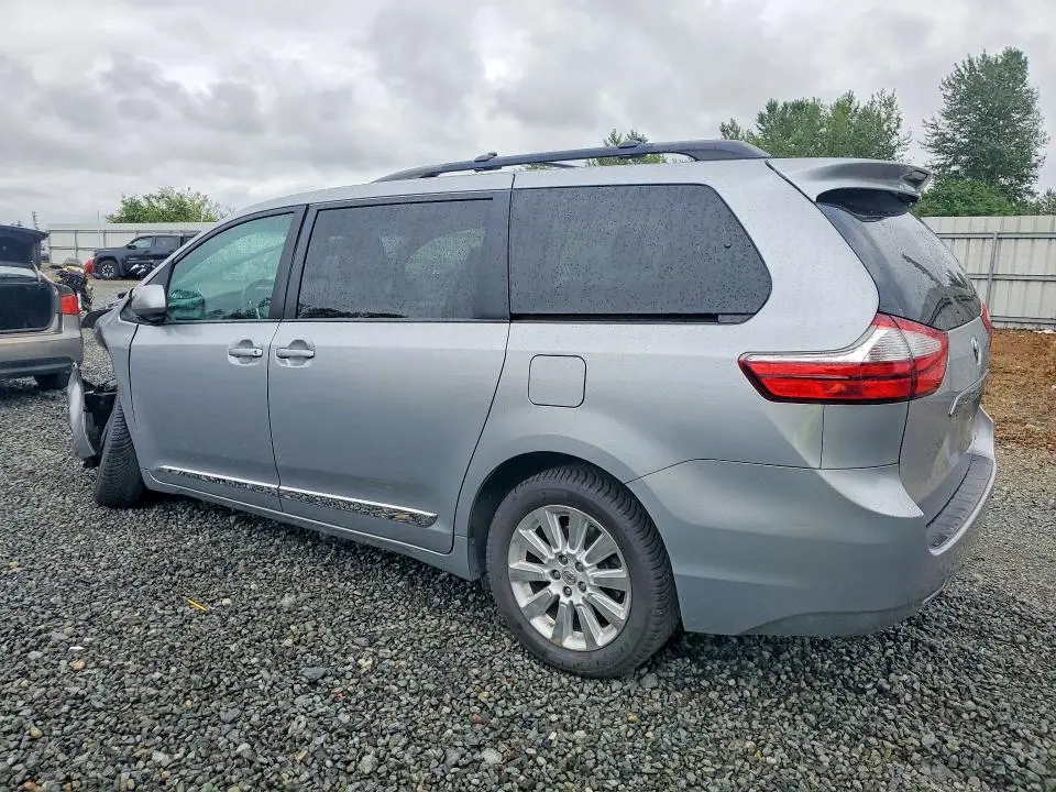 2015 TOYOTA SIENNA LE  