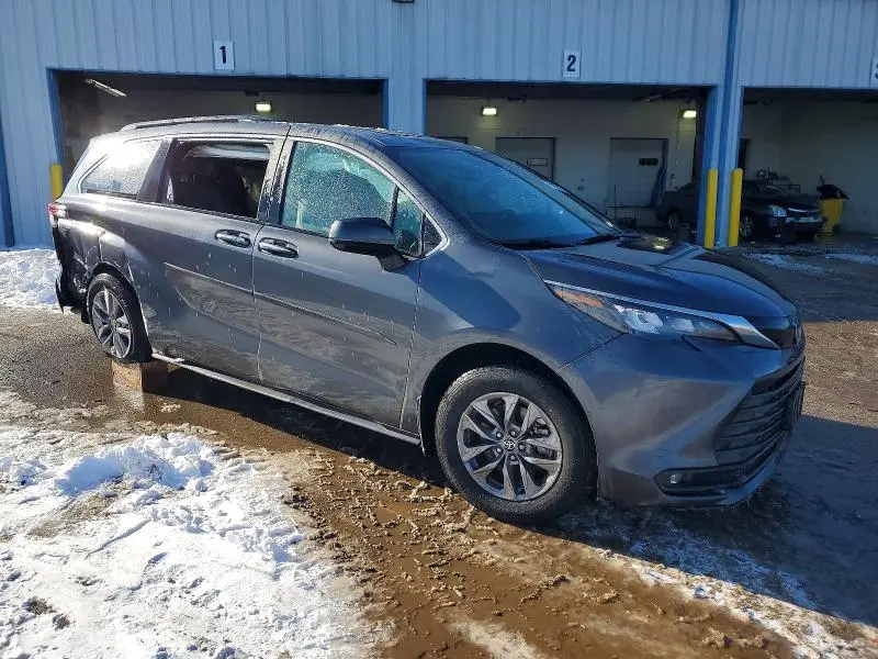 2025 TOYOTA SIENNA   