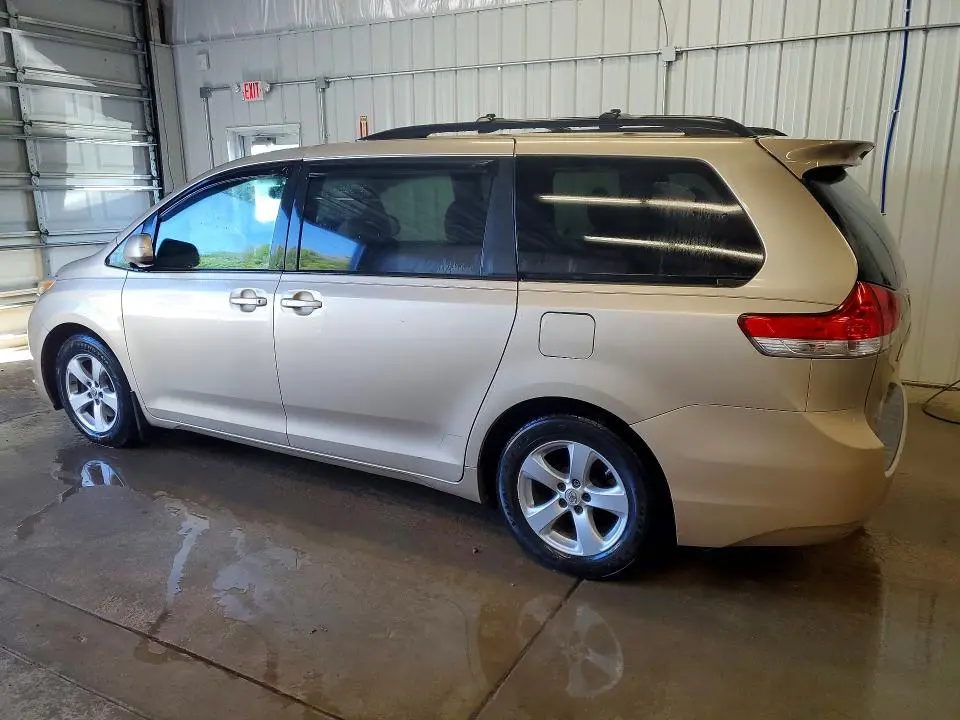 2011 TOYOTA SIENNA LE  
