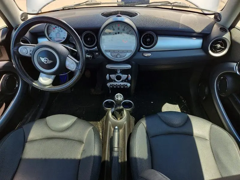 2010 MINI COOPER   