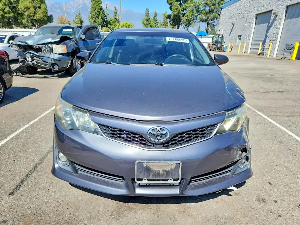 2014 TOYOTA CAMRY SE  