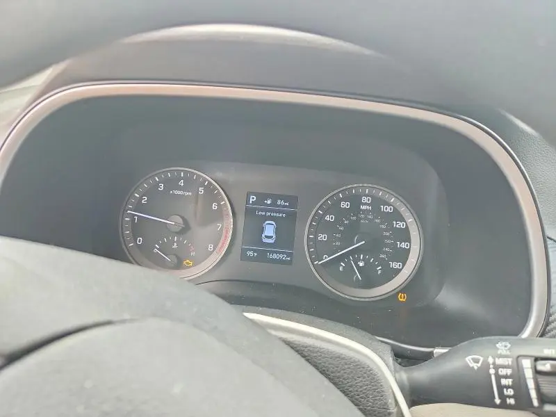 2019 HYUNDAI TUCSON SE  