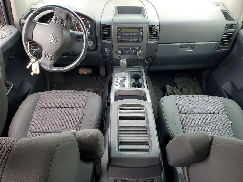 2010 NISSAN TITAN SE  