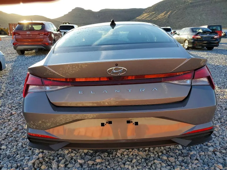 2021 HYUNDAI ELANTRA SE  
