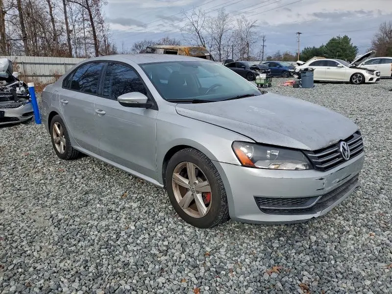 2012 VOLKSWAGEN PASSAT S  