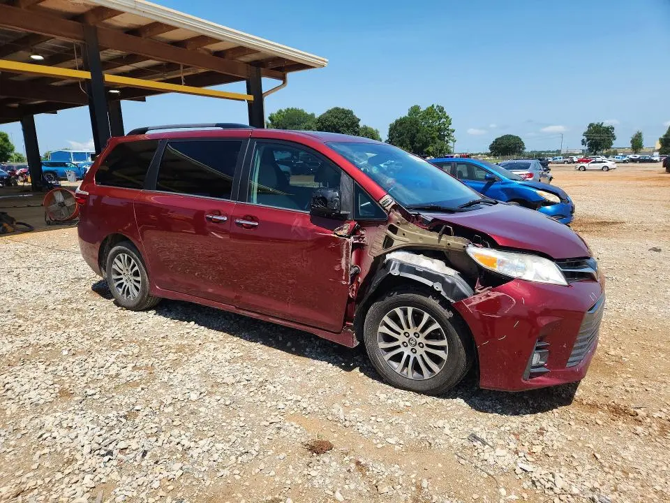 2019 TOYOTA SIENNA XLE 8-PASSENGER  