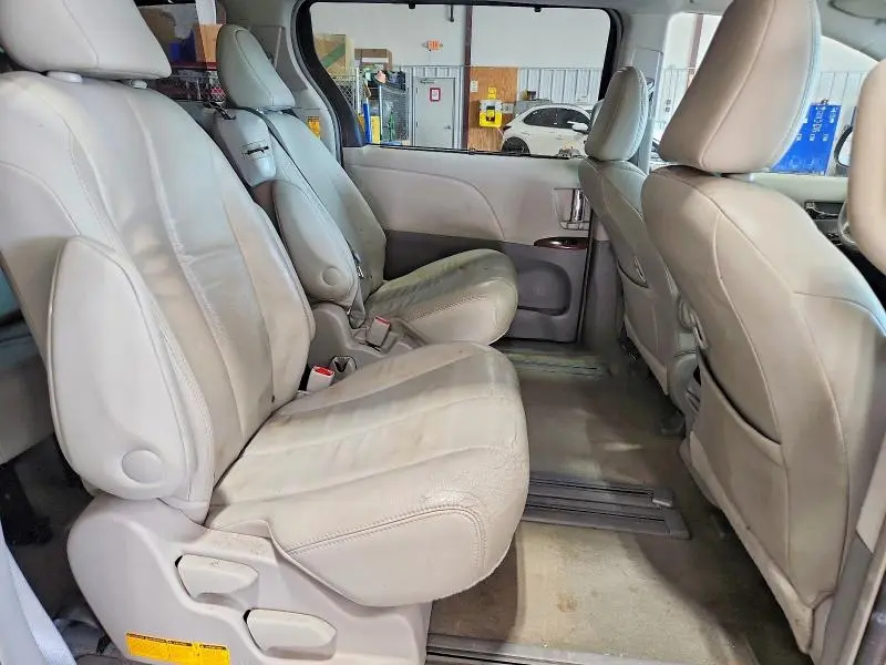 2014 TOYOTA SIENNA XLE 8-PASSENGER  