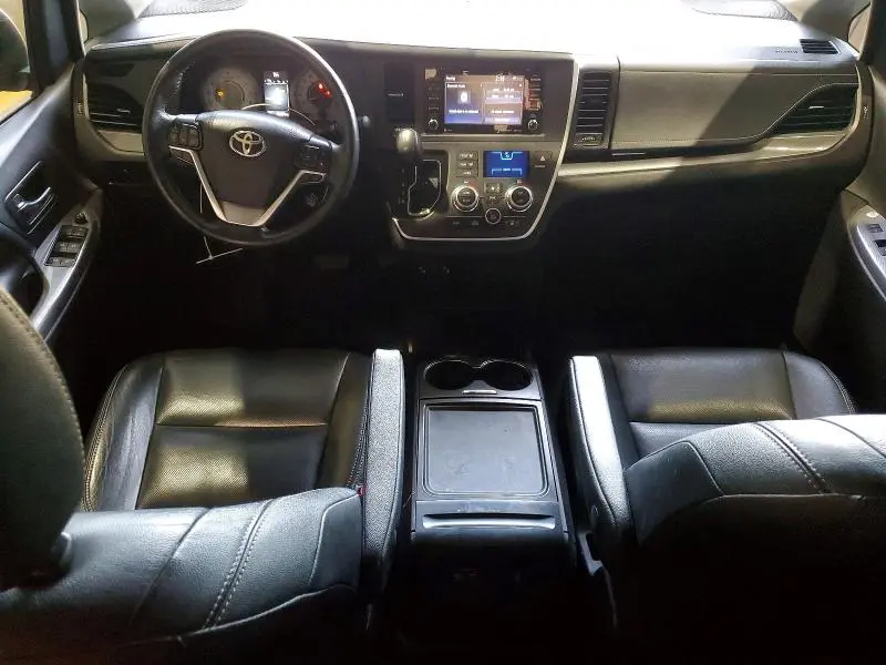 2020 TOYOTA SIENNA SE 8-PASSENGER  