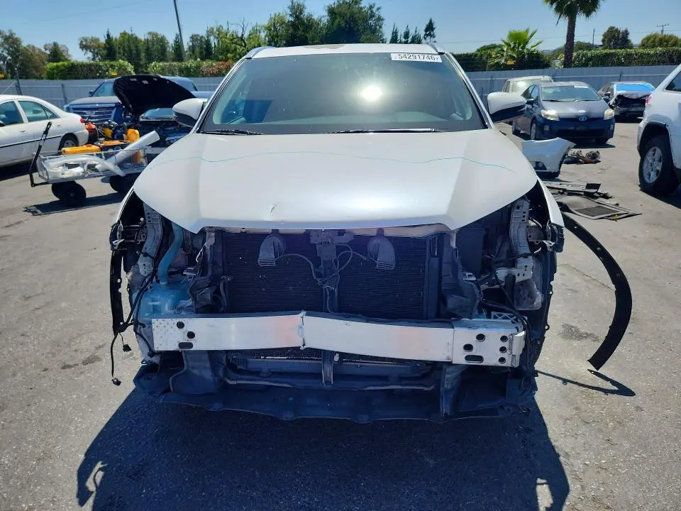 2016 TOYOTA HIGHLANDER XLE  