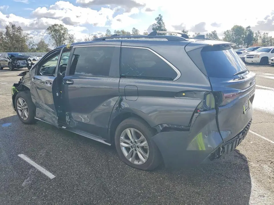 2025 TOYOTA SIENNA XLE 7-PASSENGER  