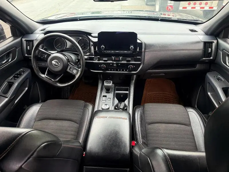 2023 NISSAN PATHFINDER SV  