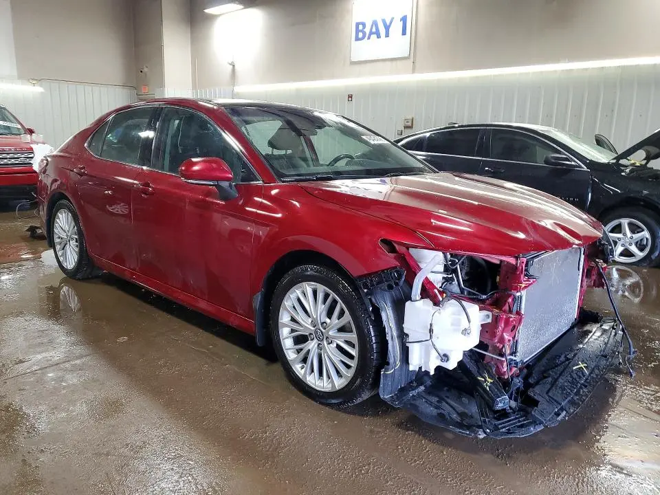 2019 TOYOTA CAMRY XLE  