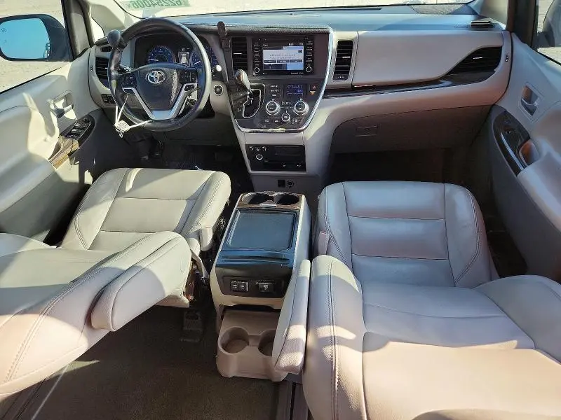 2018 TOYOTA SIENNA XLE PREMIUM 8-PASSENGER  
