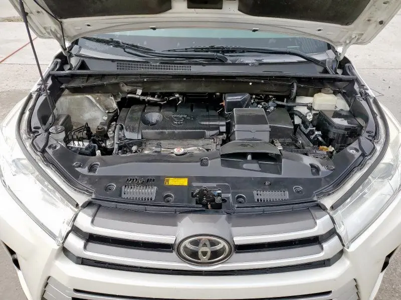 2017 TOYOTA HIGHLANDER LE  