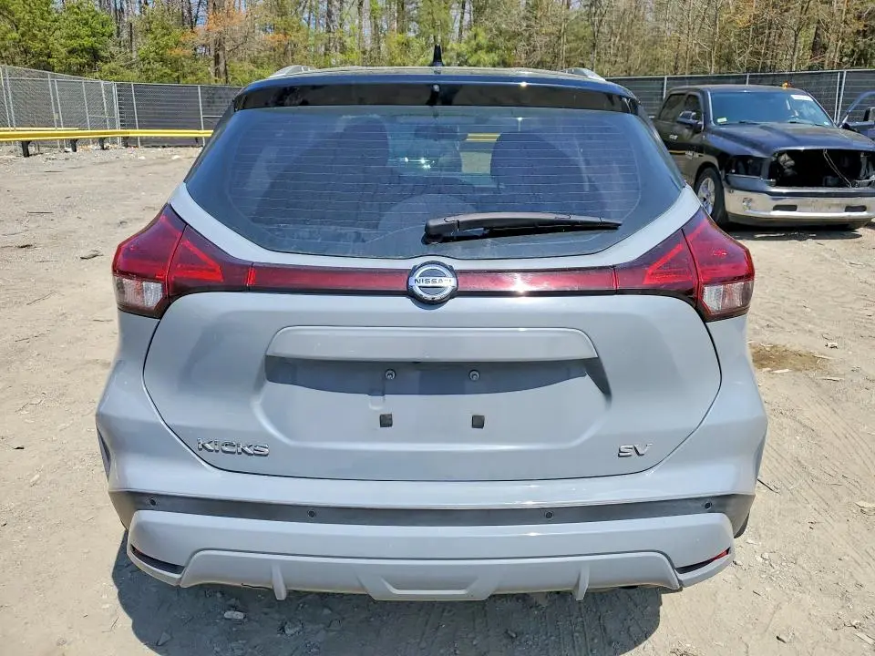 2021 NISSAN KICKS SV  