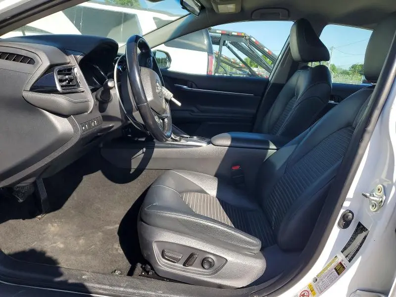 2019 TOYOTA CAMRY SE  