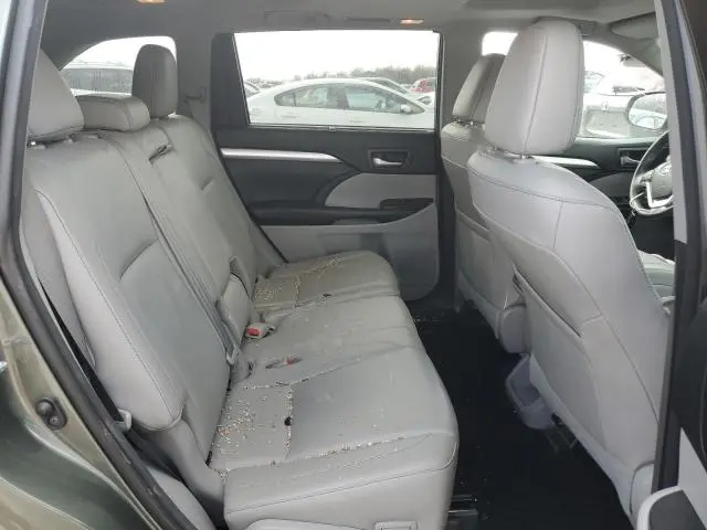 2017 TOYOTA HIGHLANDER SE  