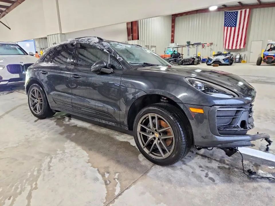 2026 PORSCHE MACAN BASE  