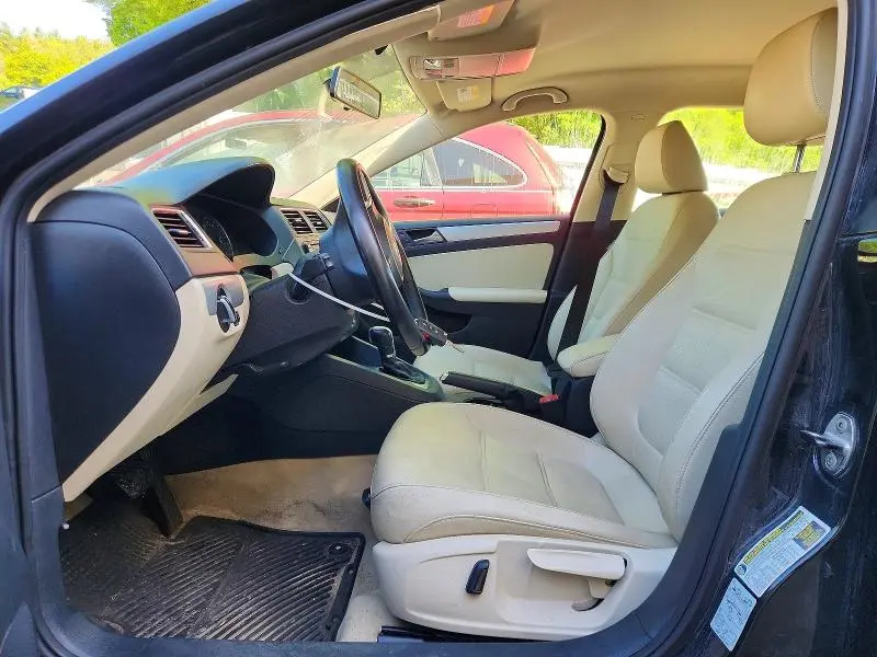 2013 VOLKSWAGEN JETTA SE  