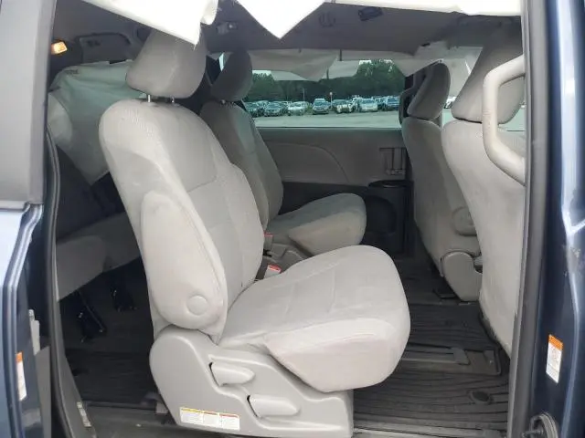 2017 TOYOTA SIENNA   