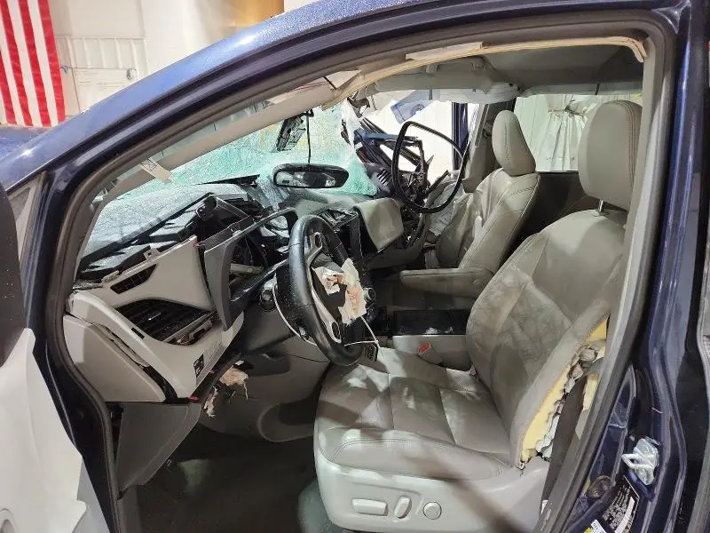 2019 TOYOTA SIENNA XLE 8-PASSENGER  